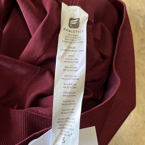 NWT Fabletics Seamless High-Waisted Solid Capri - Picture 2 of 5